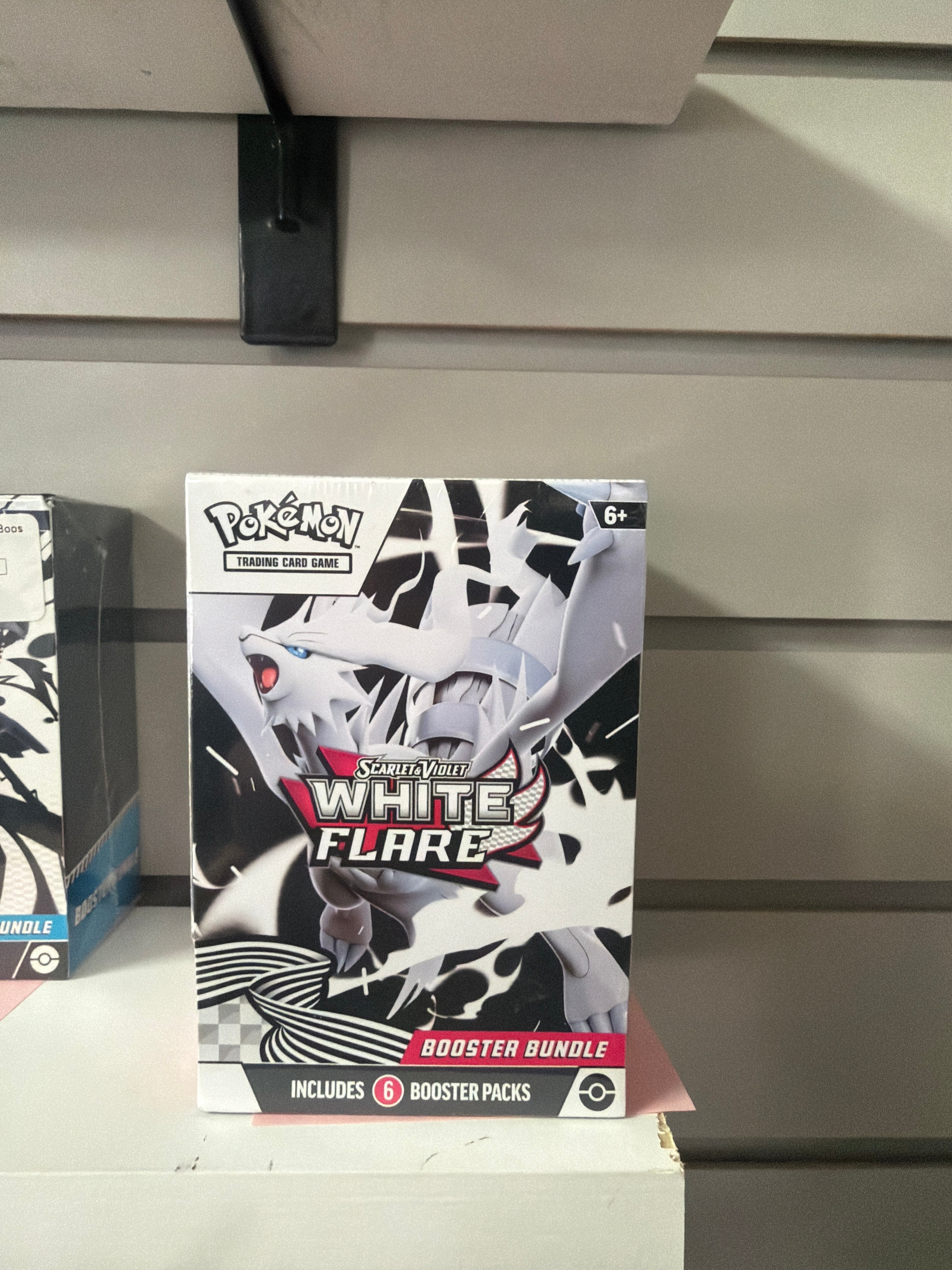 Pokemon | White Flare Booster Bundle